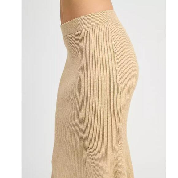 En Saison Beige Gweneth Pull-on Ribbed Trumpet Skirt - Picture 4 of 12